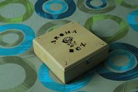 bo&icirc;te pour flacon d'huile &eacute;ssentielle.