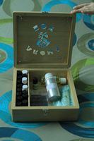 bo&icirc;te pour flacon d'huile &eacute;ssentielle.